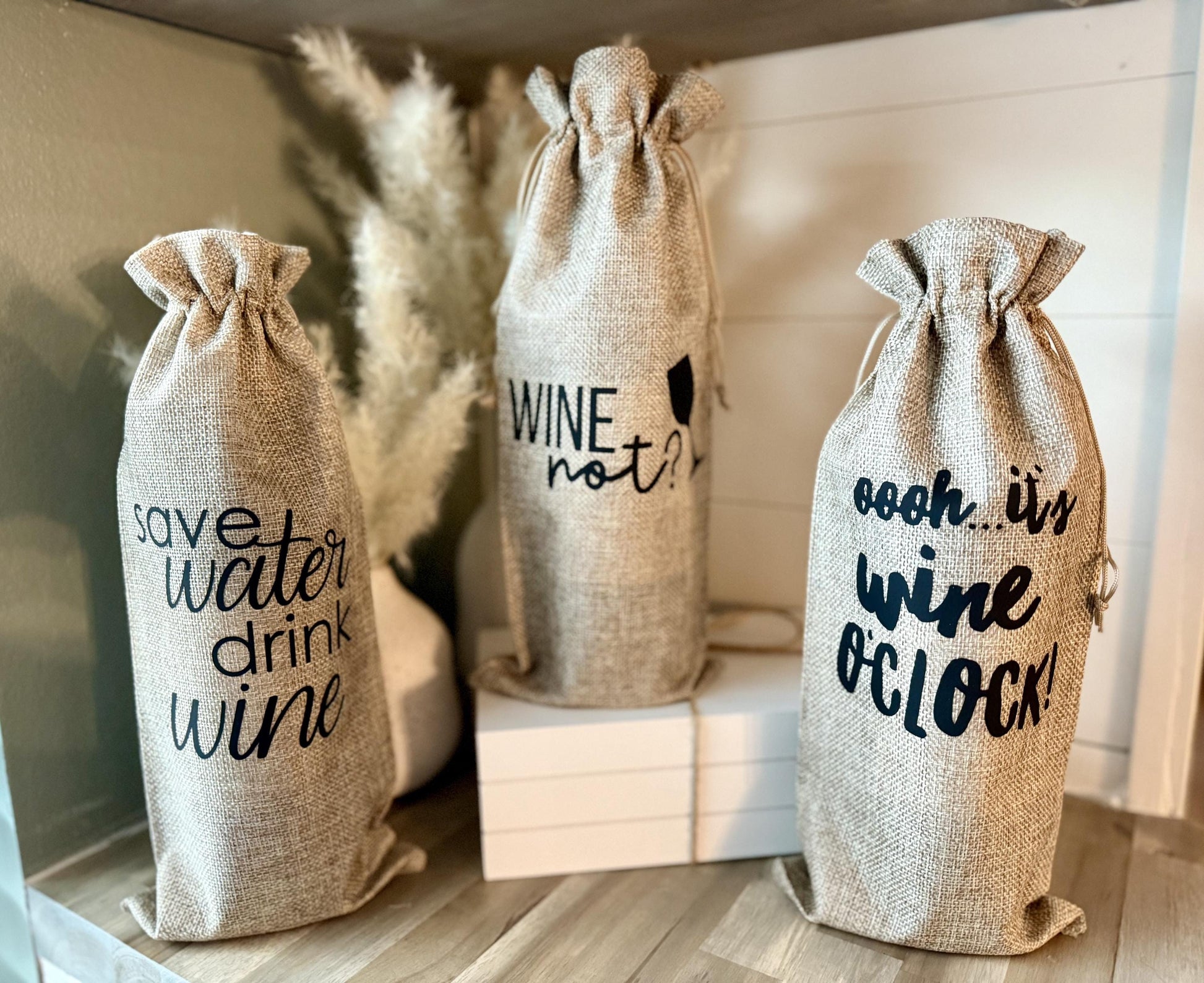Bachelorette Gift, Custom Wine Bag, Wedding Day Gift, Mothers Day Gift, Custom Vinyl, Wine, White Elephant, Birthday, Burlap, Mom Gift